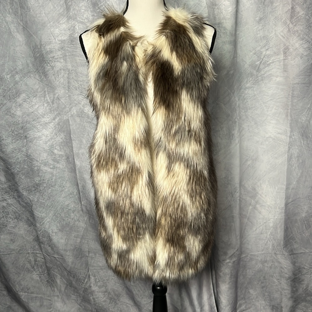 Almost Famous Faux Fur Vest with Cream Knit Back - size Medium
